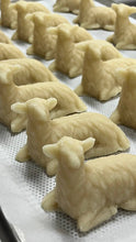 Carica l&#39;immagine nel visualizzatore di Gallery, Laboratorio &quot;Dipingi il tuo agnello&quot;
